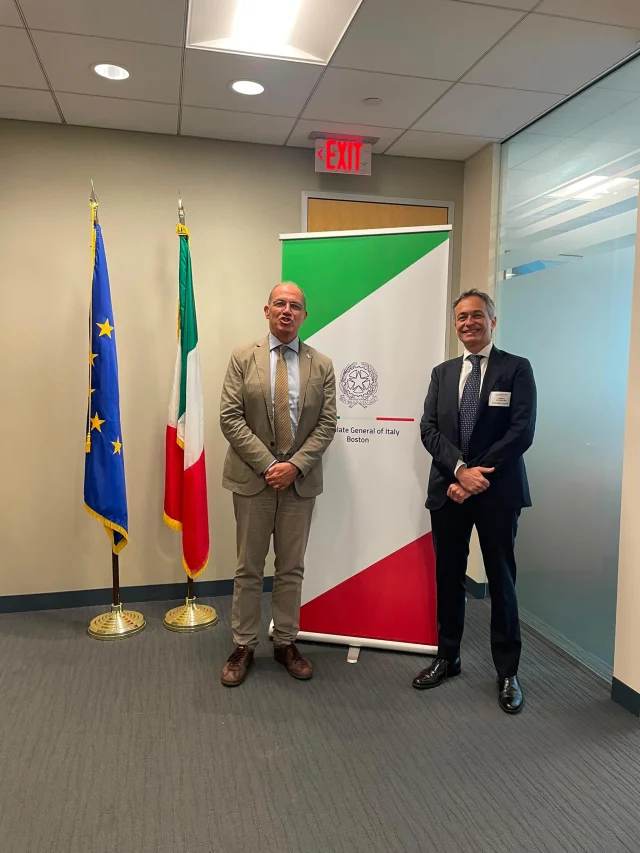 🌍 UniMarconi continua a rafforzare la propria presenza nel panorama internazionale della ricerca.

In occasione dell’International Conference on Axiomatic Design, in corso presso il MIT, il Prorettore alla Ricerca, Prof. Gabriele Arcidiacono, ha incontrato a Boston il Prof. Paolo Gaudenzi, Science and Technology Counselor del Consolato Generale d’Italia.

L’incontro ha rappresentato un’importante occasione di confronto sulle prospettive di collaborazione scientifica internazionale e sulle opportunità di sviluppare nuove sinergie con il sistema della ricerca dell’area di Boston, uno dei principali ecosistemi mondiali dell’innovazione.

Un ulteriore passo nel percorso di internazionalizzazione di UniMarconi, orientato alla costruzione di reti di ricerca, collaborazioni scientifiche e partnership con istituzioni accademiche di eccellenza.

#UniMarconi #Ricerca #Internazionalizzazione #Innovazione #MIT Boston Research HigherEducation University AxiomaticDesign